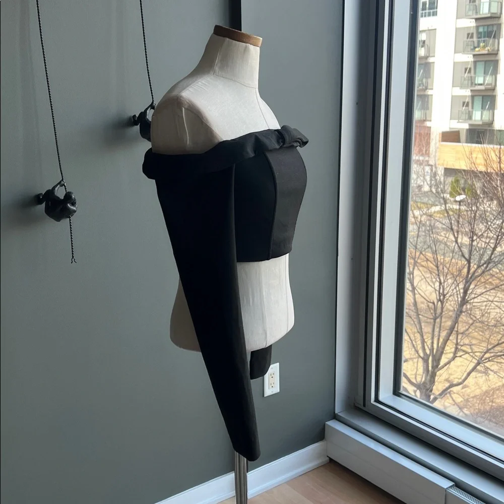 New Cult Gaia Valia Off Shoulder Crop Top in Black Size 6 - Picture 3 of 7